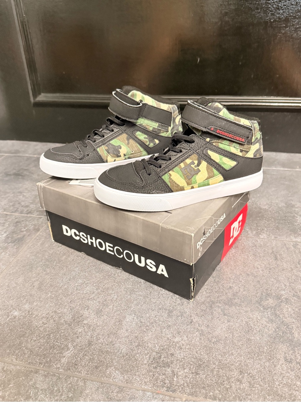 DC Pure High Top EV Kids Camo Black Sneakers Size 5.5 with Box